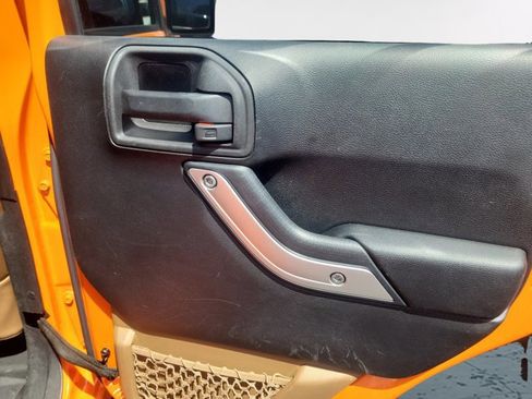 Used 2013 Jeep Wrangler Unlimited Sahara w/ Connectivity Group image 8