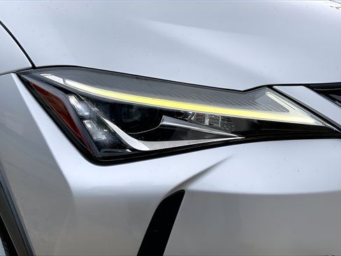 Used 2019 Lexus UX 200 w/ Premium Package FWD image 33