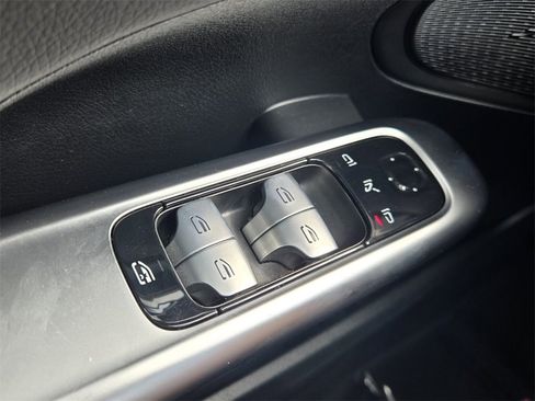 Used 2025 Mercedes-Benz C 300 Sedan image 27