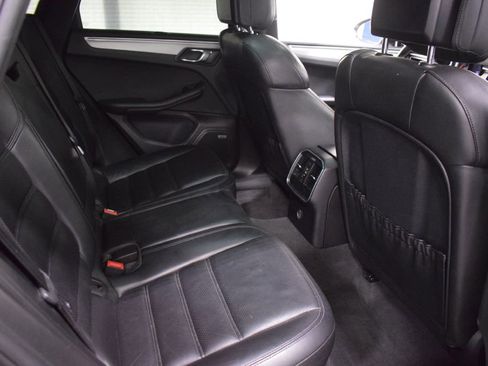 Used 2017 Porsche Macan Turbo image 17
