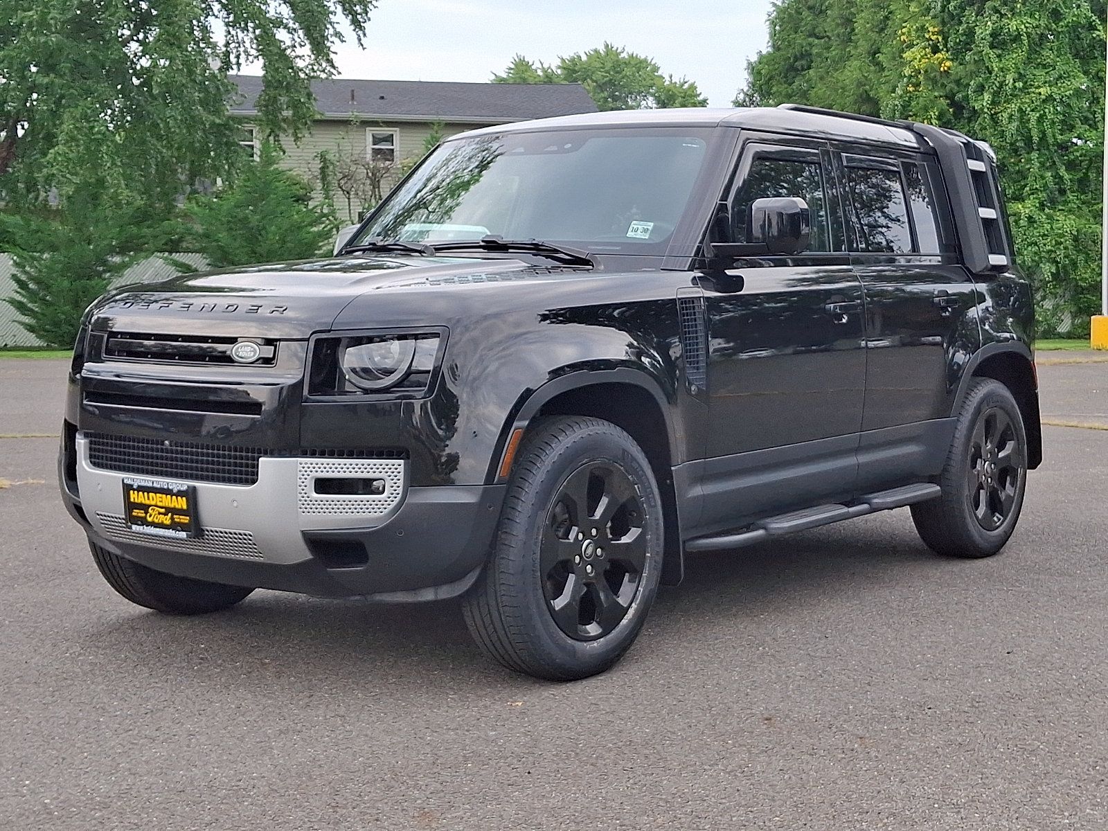 Used 2025 Land Rover Defender 110 S AWD/4WD image 3