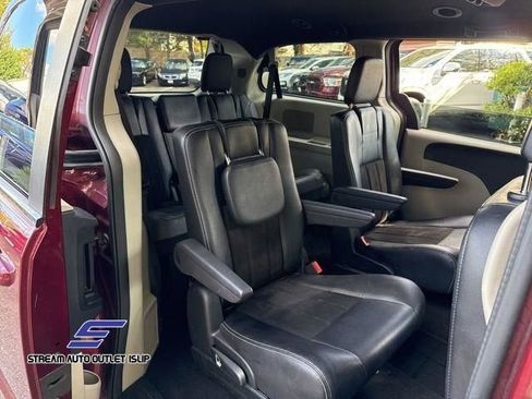 Used 2019 Dodge Grand Caravan SXT image 22