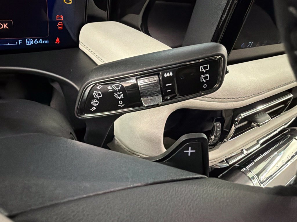 Used 2026 Lincoln Aviator AWD image 20