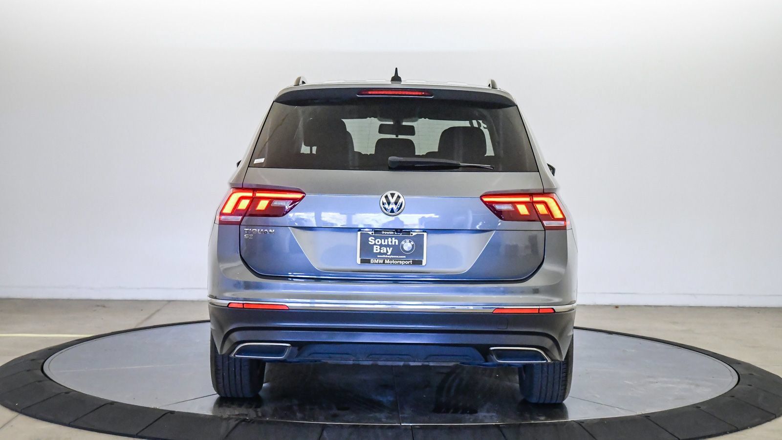 Used 2020 Volkswagen Tiguan SE FWD image 3