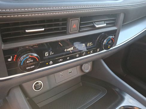 Used 2023 Nissan Rogue SV w/ SV Premium B Package AWD/4WD image 16