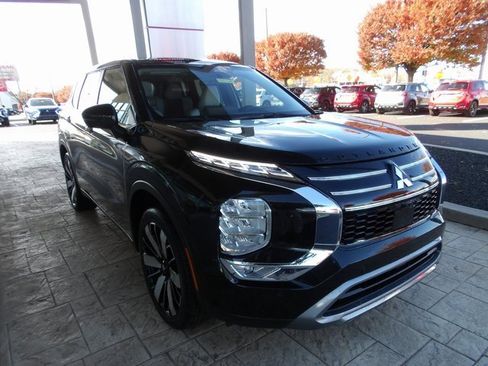 New 2025 Mitsubishi Outlander SE image 3