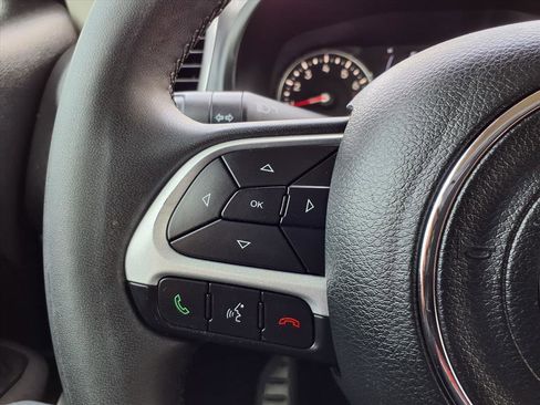 Used 2018 Jeep Renegade Latitude w/ Popular Equipment Group image 14