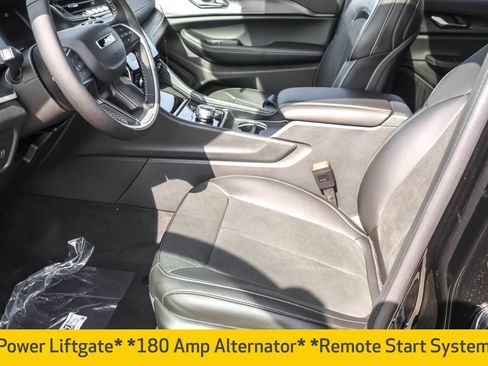 New 2025 Jeep Grand Cherokee Altitude image 5