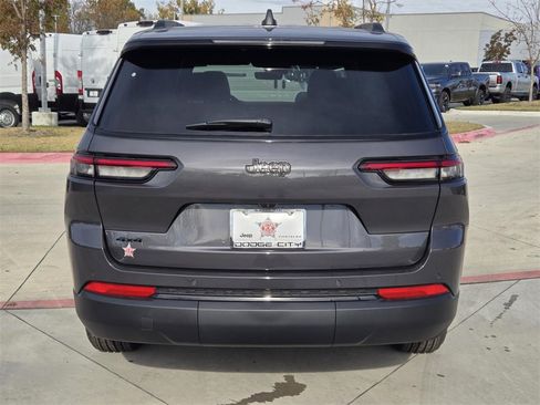 New 2025 Jeep Grand Cherokee L Altitude image 4