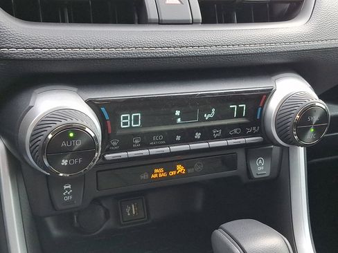 Used 2025 Toyota RAV4 XLE image 16