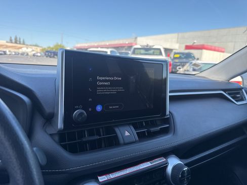 Used 2025 Toyota RAV4 XLE FWD image 15
