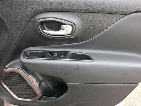 Used 2023 Jeep Renegade Latitude image 10