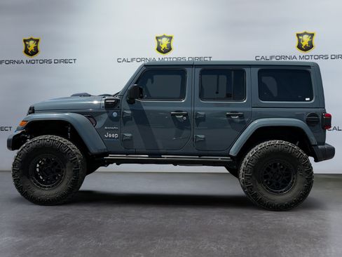Used 2024 Jeep Wrangler Unlimited Sahara w/ Technology Group AWD/4WD image 2