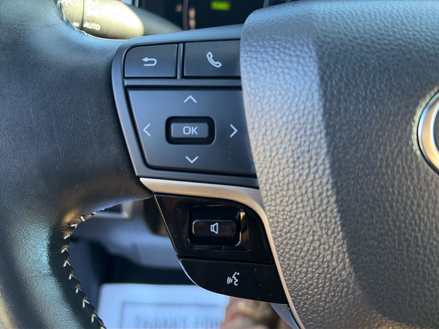 Used 2025 Toyota Camry SE FWD image 18