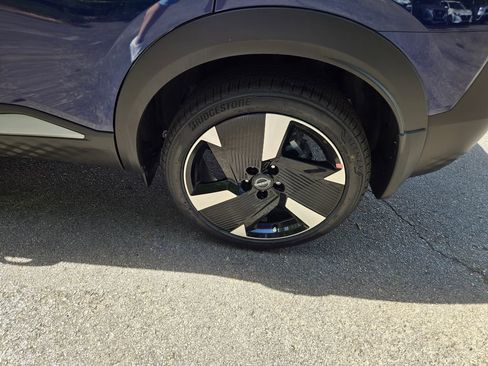 New 2026 Nissan Kicks SR w/ SR Premium Package FWD image 9