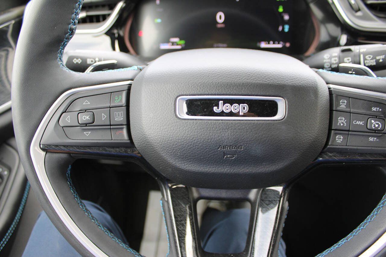Used 2022 Jeep Grand Cherokee Trailhawk w/ Luxury Tech Group III AWD/4WD image 15