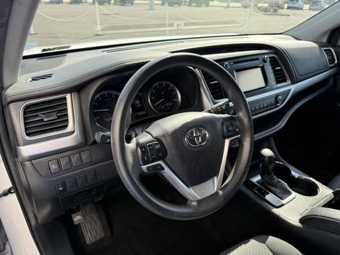 Used 2019 Toyota Highlander LE image 13