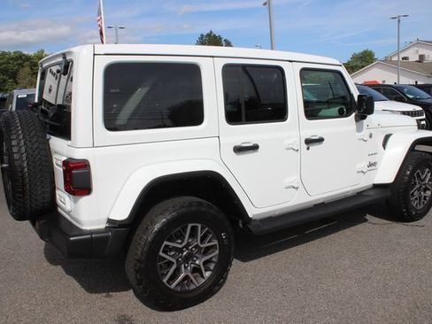 Used 2024 Jeep Wrangler Unlimited Sahara w/ Technology Group AWD/4WD image 30