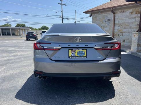 Used 2025 Toyota Camry SE w/ Convenience Package FWD image 4