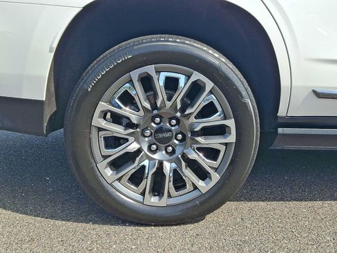Used 2023 GMC Yukon Denali Ultimate AWD/4WD image 8