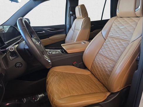 Certified 2022 Cadillac Escalade Premium Luxury image 17