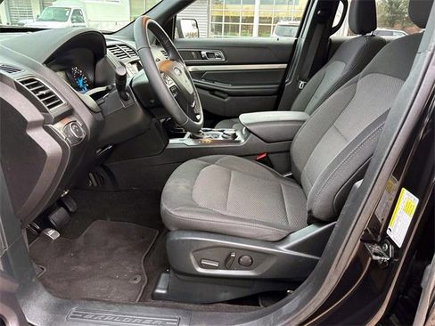 Used 2019 Ford Explorer XLT image 9