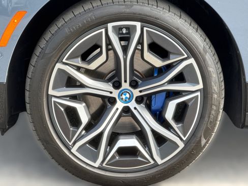 Used 2024 BMW iX xDrive50 w/ Sport Package AWD/4WD image 13