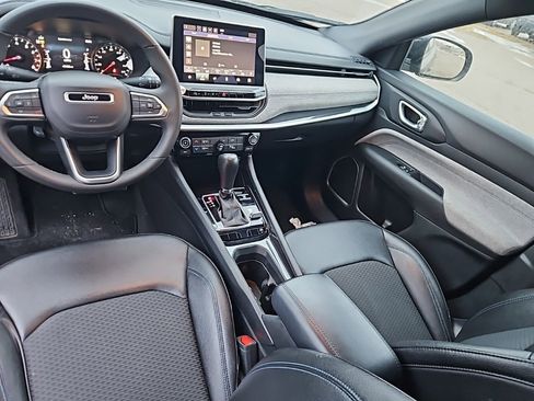 Used 2024 Jeep Compass Latitude image 6