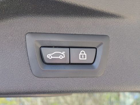 Used 2021 BMW X7 M50i w/ Executive Package image 36