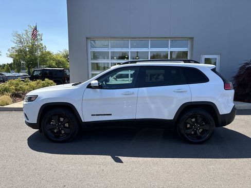 Certified 2019 Jeep Cherokee Latitude Plus AWD/4WD image 2