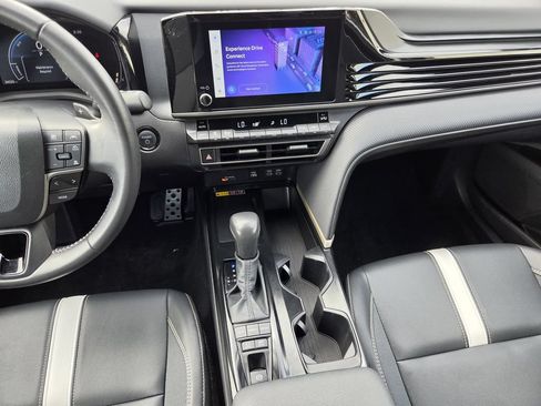 Used 2025 Toyota Camry SE FWD image 16
