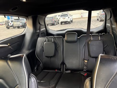 Used 2025 Chrysler Pacifica Limited FWD image 24