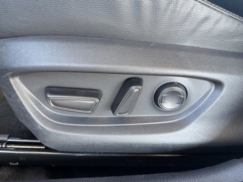 Used 2025 Toyota Camry SE image 13