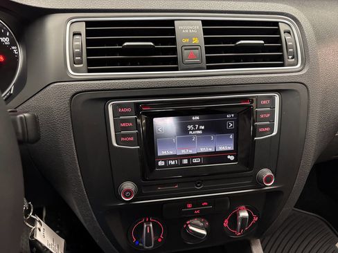 Used 2017 Volkswagen Jetta S image 21