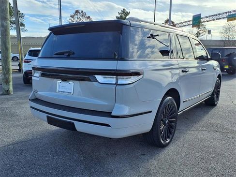 Certified 2023 Lincoln Navigator L Reserve image 2