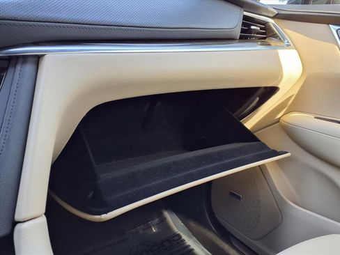 Used 2019 Cadillac XT5 FWD image 31