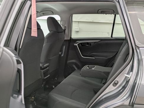 Used 2021 Toyota RAV4 LE image 10