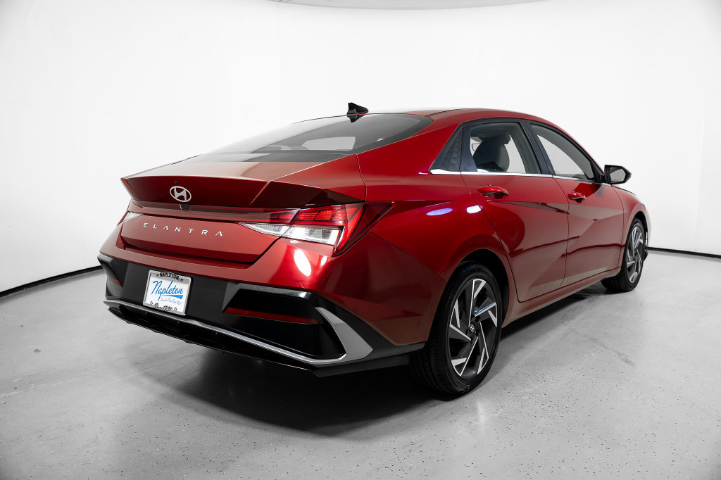 Certified 2025 Hyundai Elantra SEL FWD image 9