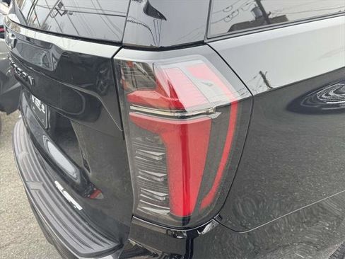 Used 2025 Chevrolet Suburban RST w/ Sun And Tow Package image 10