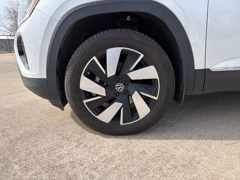 Used 2024 Volkswagen Atlas Cross Sport SEL image 9