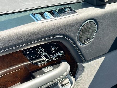 Used 2020 Land Rover Range Rover HSE image 19