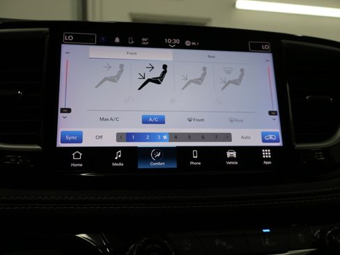 Used 2024 Chrysler Pacifica Touring-L FWD image 47