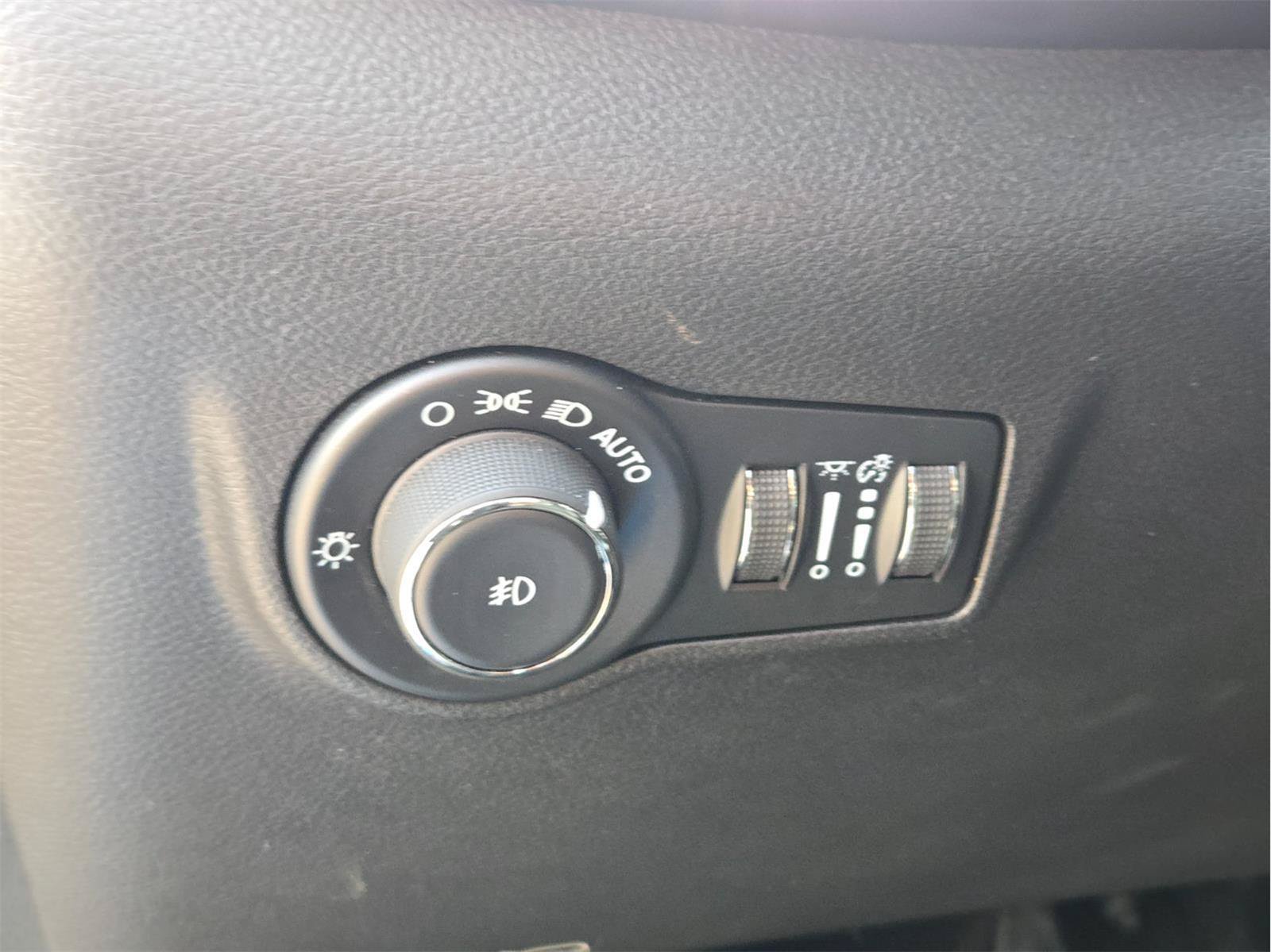 Used 2024 Jeep Compass Latitude AWD/4WD image 48