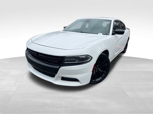 Used 2017 Dodge Charger SXT w/ Premium Group image 9