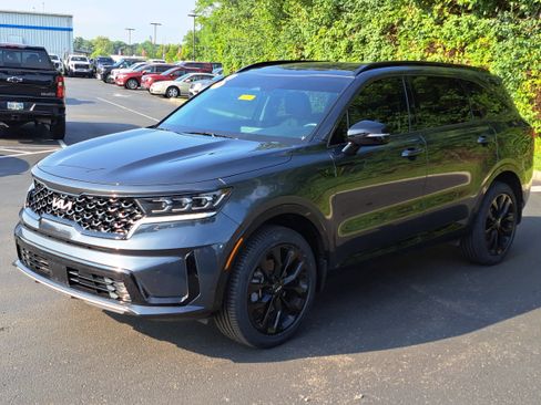 Used 2023 Kia Sorento SX image 2