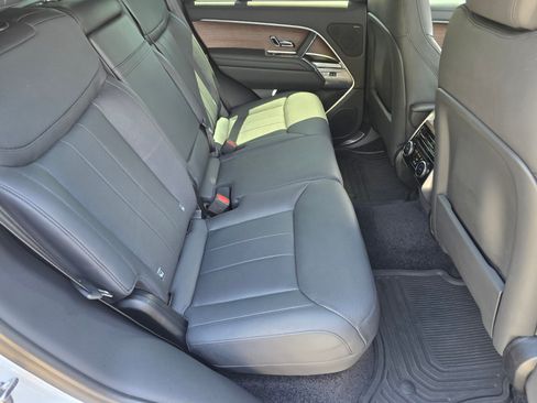 Certified 2023 Land Rover Range Rover SE AWD/4WD image 5