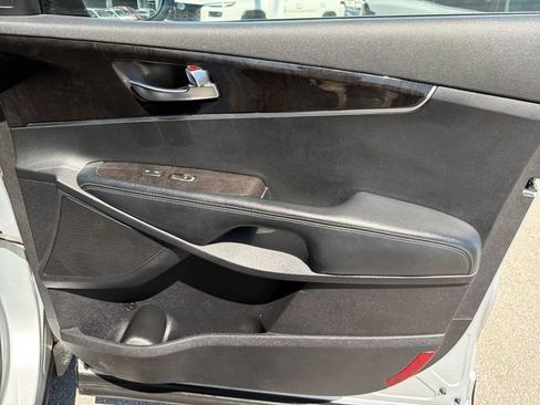 Used 2016 Kia Sorento FWD image 23