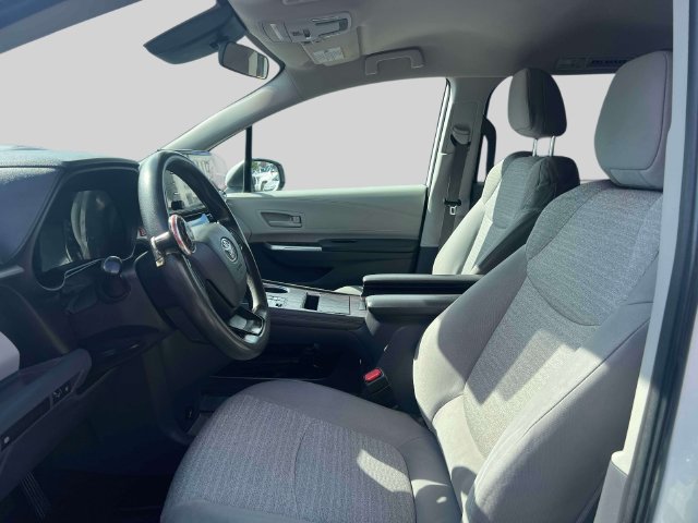 Used 2022 Toyota Sienna LE FWD image 17