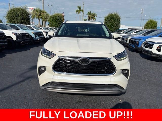 Used 2021 Toyota Highlander Platinum AWD/4WD image 2