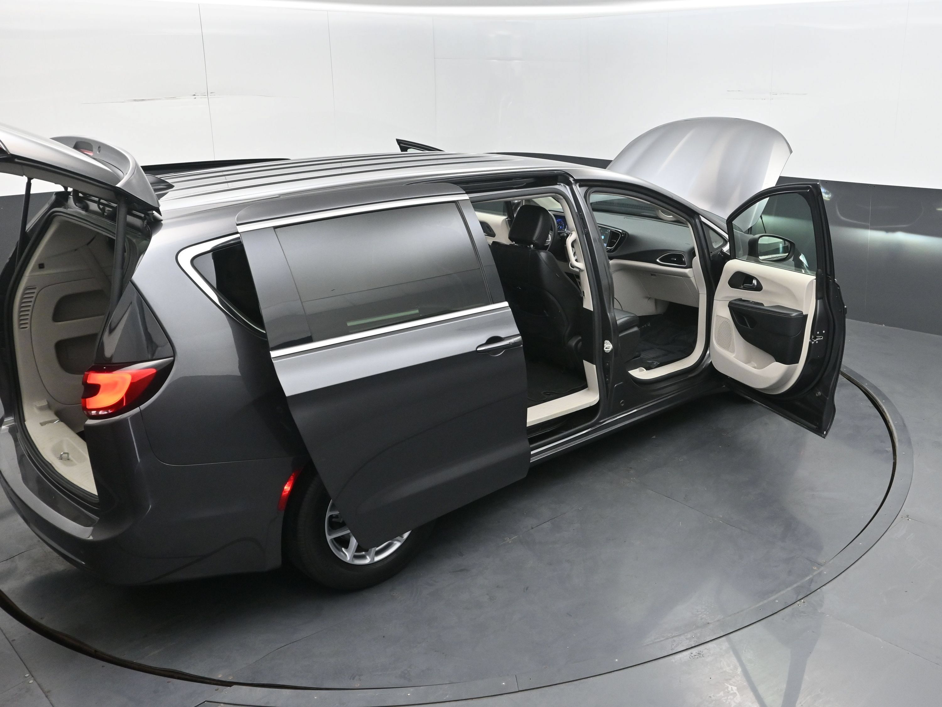 Used 2023 Chrysler Pacifica Touring-L FWD image 48